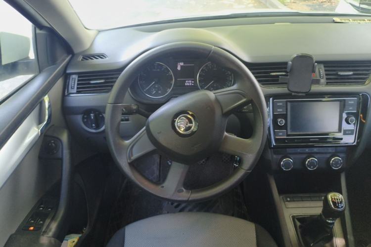 Used Skoda Octavia 2015 1.6L Manual Eado Edition Steering Wheel