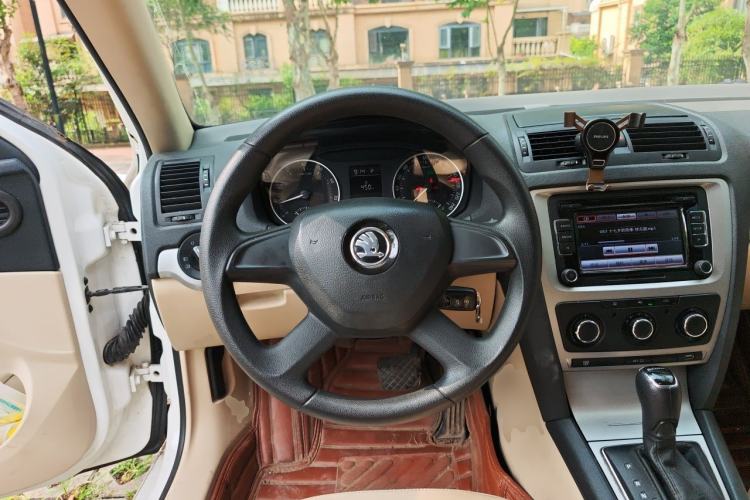 Used Skoda Octavia 2015 Classic Model 1.6L Automatic Yijie Version Steering Wheel