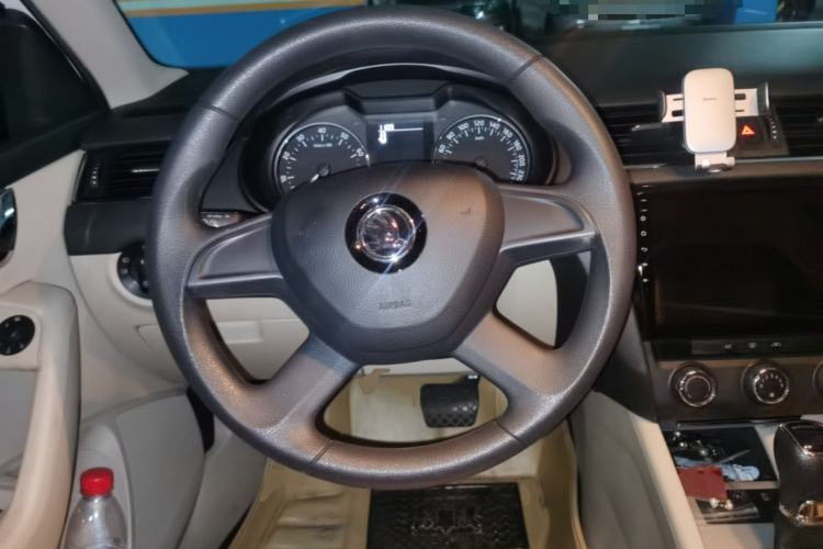 Used Skoda Octavia 2015 1.6L Automatic Yijie Edition Steering Wheel