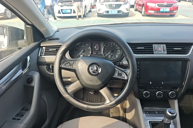 Used Skoda Octavia 2015 1.6L Manual Yijun Edition Steering Wheel