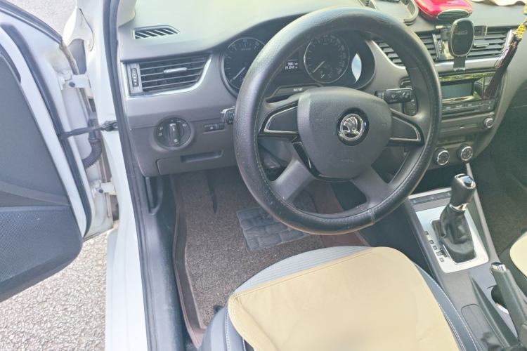 Used Skoda Octavia 2015 1.6L Automatic Yijie Edition Steering Wheel