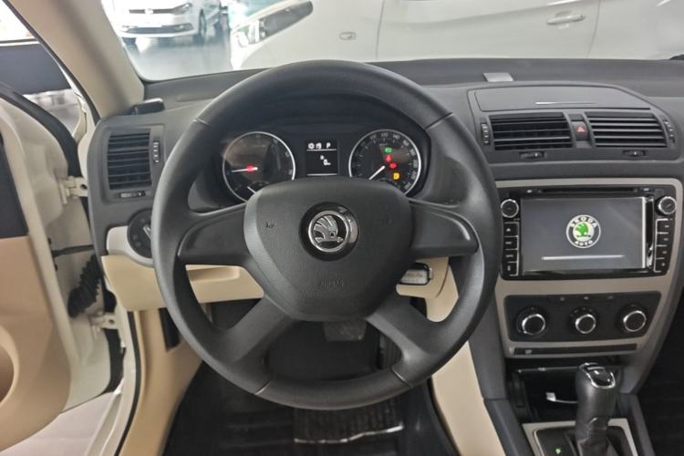 Used Skoda Octavia 2015 Classic Model 1.6L Automatic Yijie Version Steering Wheel