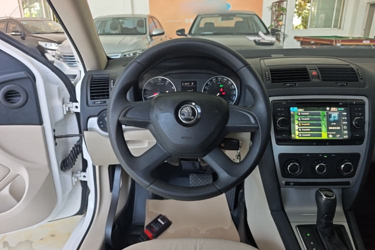 Used Skoda Octavia 2015 Classic Model 1.6L Automatic Yijie Version Steering Wheel