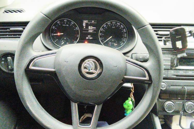 Used Skoda Octavia 2015 1.6L Automatic Yijie Edition Steering Wheel