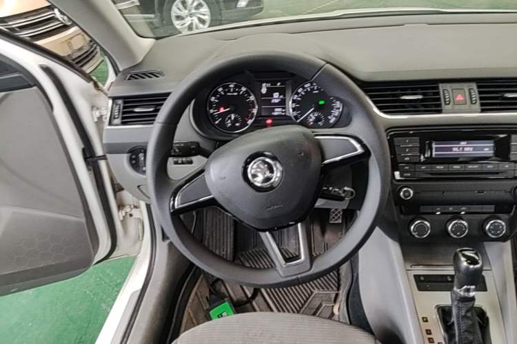 Used Skoda Octavia 2015 1.6L Automatic Yijie Edition Steering Wheel
