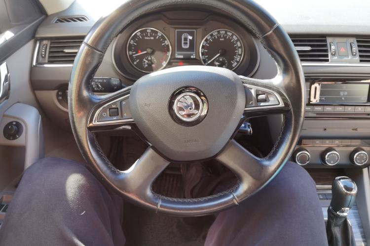 Used Skoda Octavia 2015 1.6L Automatic Yijun Edition Steering Wheel