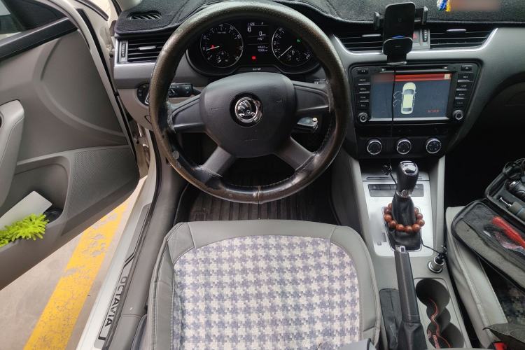 Used Skoda Octavia 2015 1.6L Automatic Yijie Edition Steering Wheel