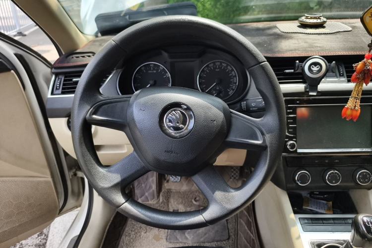 Used Skoda Octavia 2015 1.6L Manual Yijie Edition Steering Wheel