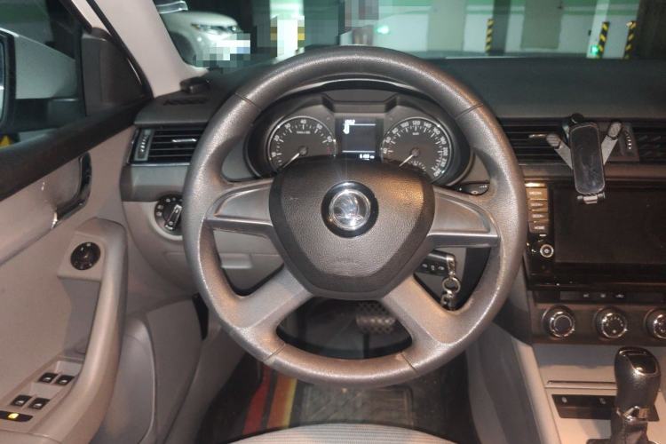 Used Skoda Octavia 2015 1.6L Automatic Yijie Edition Steering Wheel
