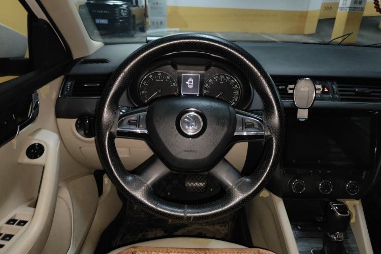 Used Skoda Octavia 2015 1.6L Automatic Yijun Edition Steering Wheel