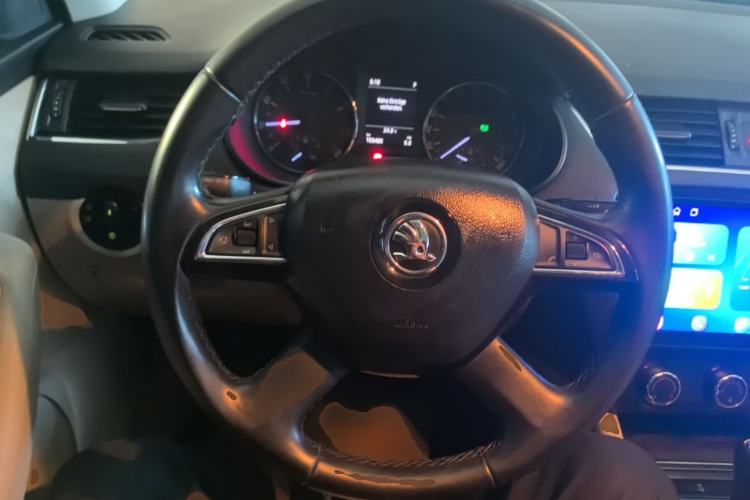 Used Skoda Octavia 2015 1.6L Automatic Yijun Edition Steering Wheel