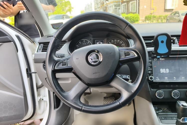 Used Skoda Octavia 2015 1.6L Automatic Yijun Edition Steering Wheel