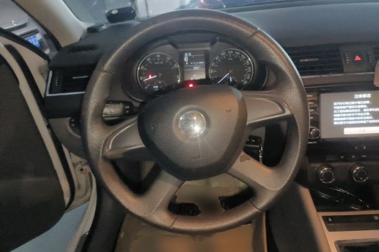 Used Skoda Octavia 2015 1.6L Manual Yijie Edition Steering Wheel