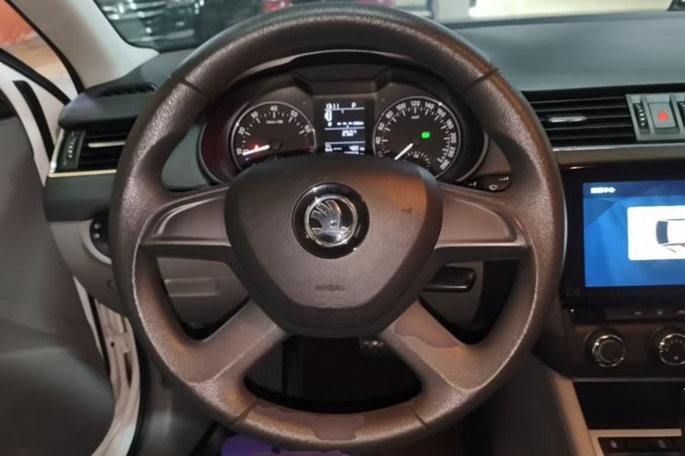 Used Skoda Octavia 2015 1.6L Automatic Yijie Edition Steering Wheel