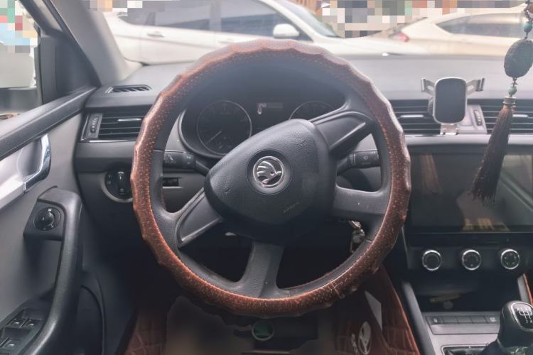 Used Skoda Octavia 2015 1.6L Manual Eado Edition Steering Wheel