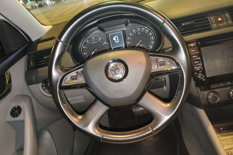 Used Skoda Octavia 2015 1.6L Automatic Yijun Edition Steering Wheel