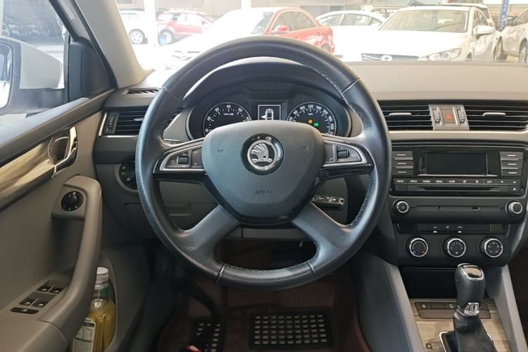 Used Skoda Octavia 2015 1.6L Automatic Yijun Edition Steering Wheel