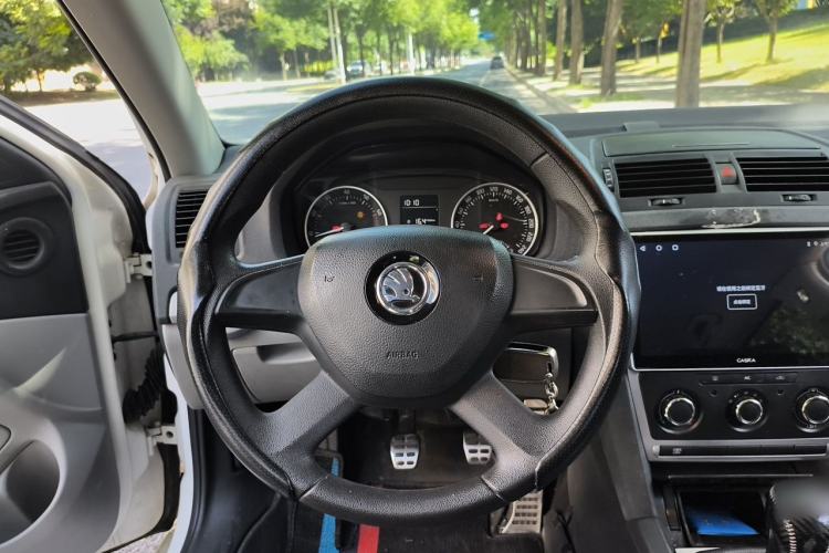 Used Skoda Octavia 2015 Classic Model 1.6L Manual Eado Version Steering Wheel