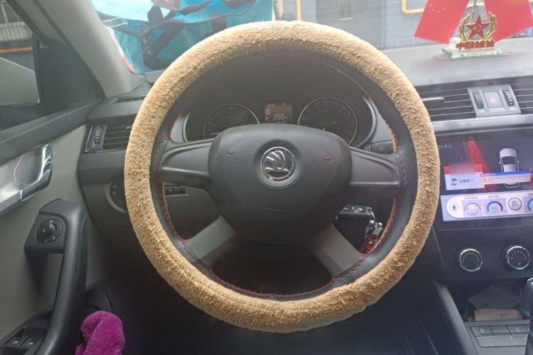 Used Skoda Octavia 2015 1.6L Automatic Eado Edition Steering Wheel
