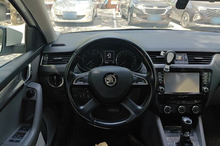 Used Skoda Octavia 2015 1.6L Automatic Yijun Edition Steering Wheel