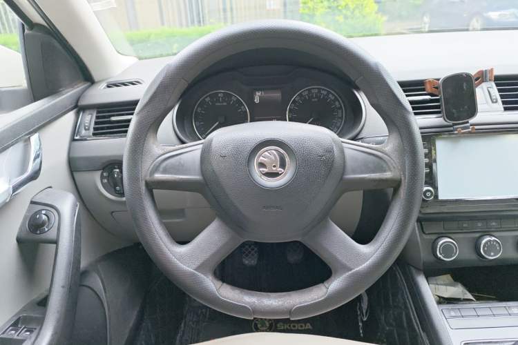 Used Skoda Octavia 2015 1.6L Manual Eado Edition Steering Wheel