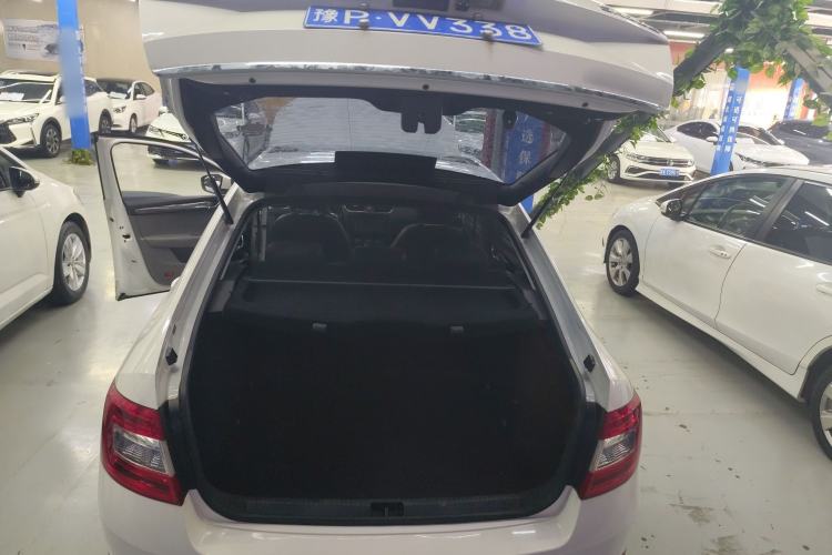 Used Skoda Octavia 2015 1.6L Automatic Yijun Edition Trunk