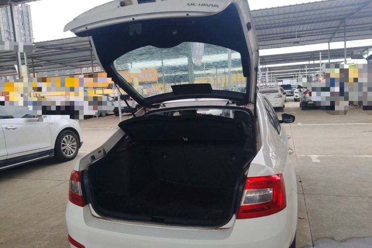 Used Skoda Octavia 2015 1.6L Manual Yijie Edition Trunk