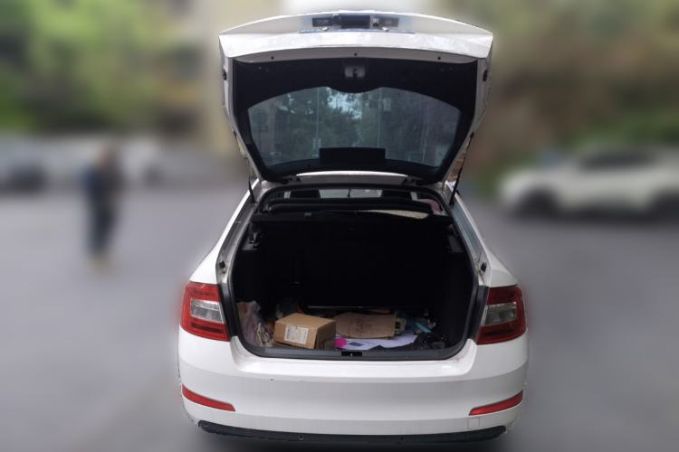 Used Skoda Octavia 2015 1.6L Manual Yijun Edition Trunk