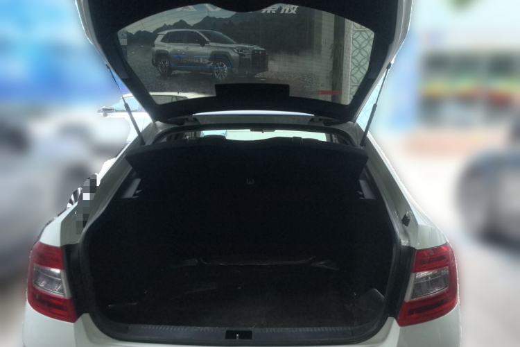 Used Skoda Octavia 2015 1.6L Automatic Yijun Edition Trunk