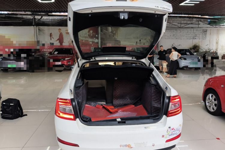 Used Skoda Octavia 2015 1.6L Automatic Yijun Edition Trunk