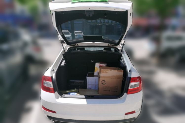 Used Skoda Octavia 2015 1.4TSI DSG Yijun Edition Trunk