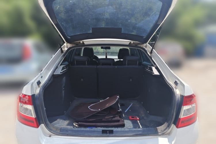 Used Skoda Octavia 2015 1.6L Manual Yijun Edition Trunk