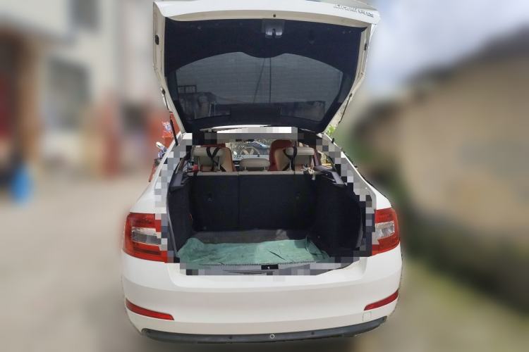 Used Skoda Octavia 2015 1.6L Automatic Yijie Edition Trunk