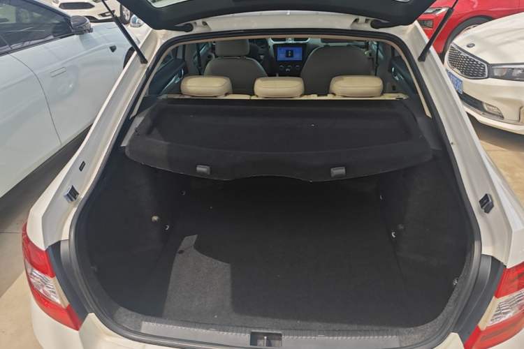 Used Skoda Octavia 2015 1.6L Automatic Yijie Edition Trunk