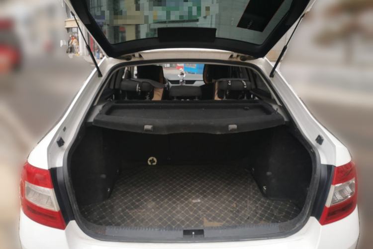 Used Skoda Octavia 2015 1.6L Manual Eado Edition Trunk