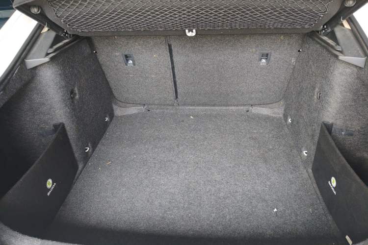 Used Skoda Octavia 2015 1.6L Automatic Yijun Edition Trunk
