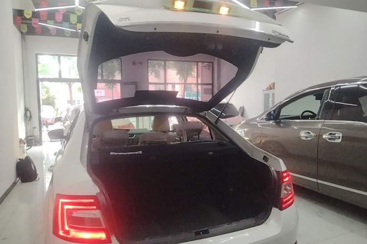 Used Skoda Octavia 2015 1.6L Automatic Yijun Edition Trunk