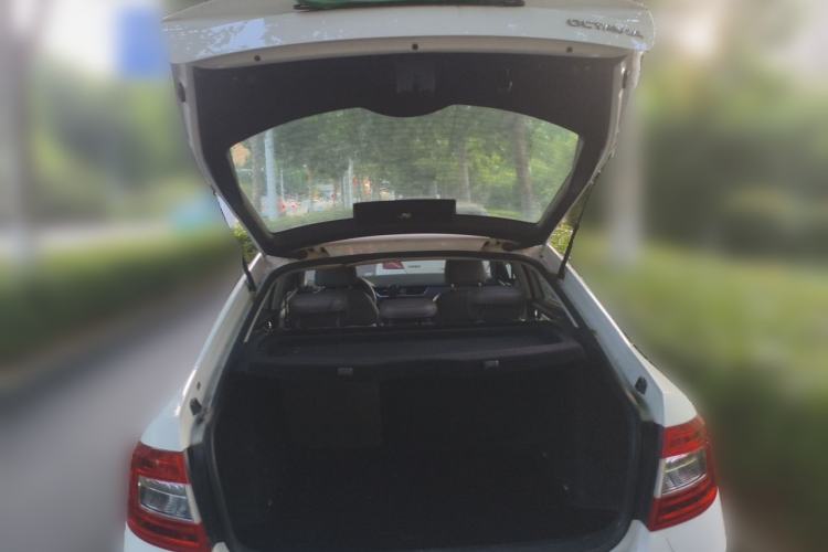 Used Skoda Octavia 2015 1.6L Automatic Yijie Edition Trunk