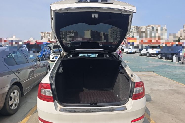Used Skoda Octavia 2015 1.6L Manual Yijun Edition Trunk