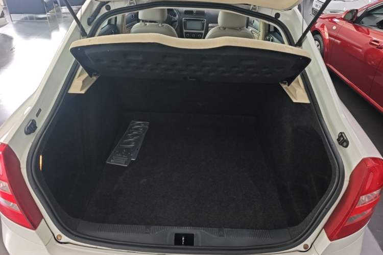 Used Skoda Octavia 2015 Classic Model 1.6L Automatic Yijie Version Trunk