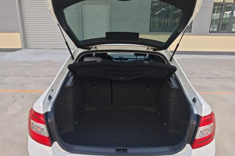 Used Skoda Octavia 2015 1.4TSI DSG Yijun Edition Trunk