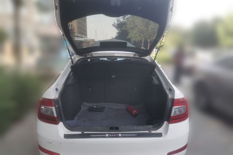 Used Skoda Octavia 2015 1.6L Automatic Yijie Edition Trunk