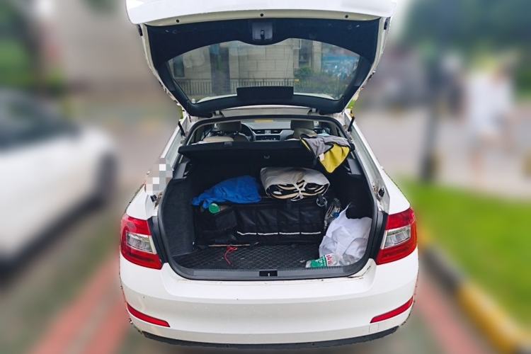Used Skoda Octavia 2015 1.6L Automatic Yijie Edition Trunk