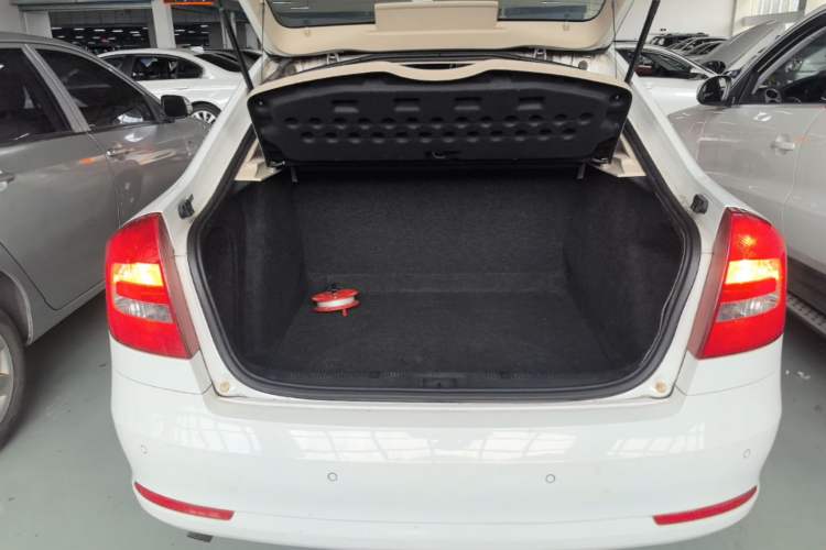 Used Skoda Octavia 2015 Classic Model 1.6L Automatic Yijie Version Trunk