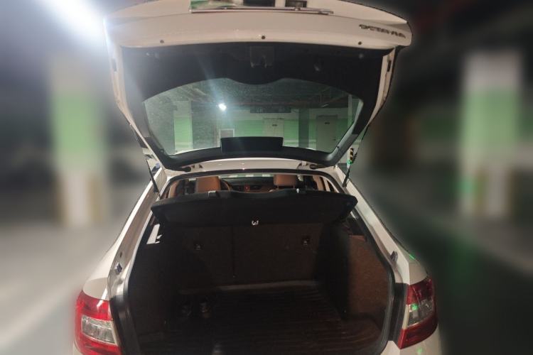 Used Skoda Octavia 2015 1.6L Automatic Yijie Edition Trunk