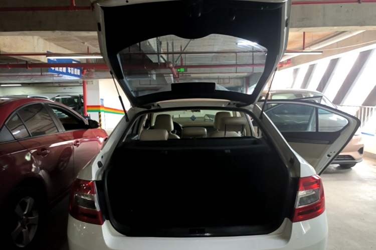 Used Skoda Octavia 2015 1.4TSI DSG Yijun Edition Trunk