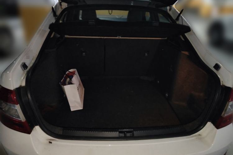 Used Skoda Octavia 2015 1.6L Automatic Yijun Edition Trunk