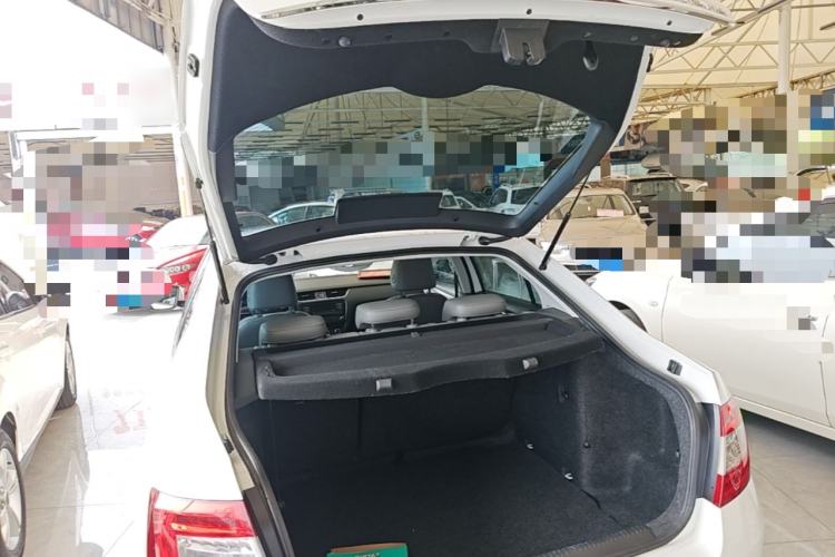 Used Skoda Octavia 2015 1.6L Automatic Yijun Edition Trunk