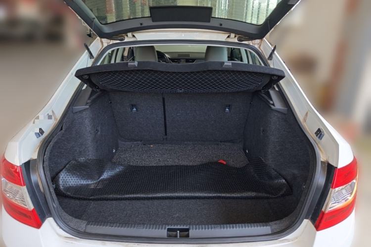 Used Skoda Octavia 2015 1.6L Automatic Yijun Edition Trunk