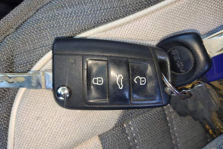 Used Skoda Octavia 2015 1.6L Manual Eado Edition Vehicle Key